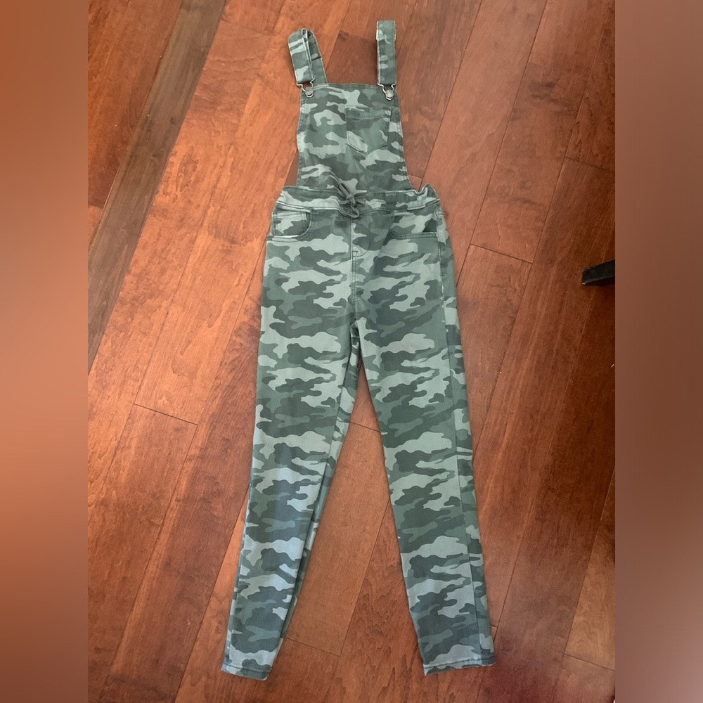 Never worn Cat and Jack cinched waist, camo overalls. Girls size 10/12.